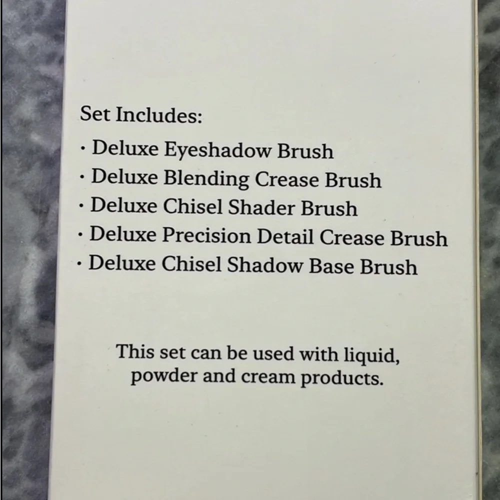 New Crown Brush Set‎